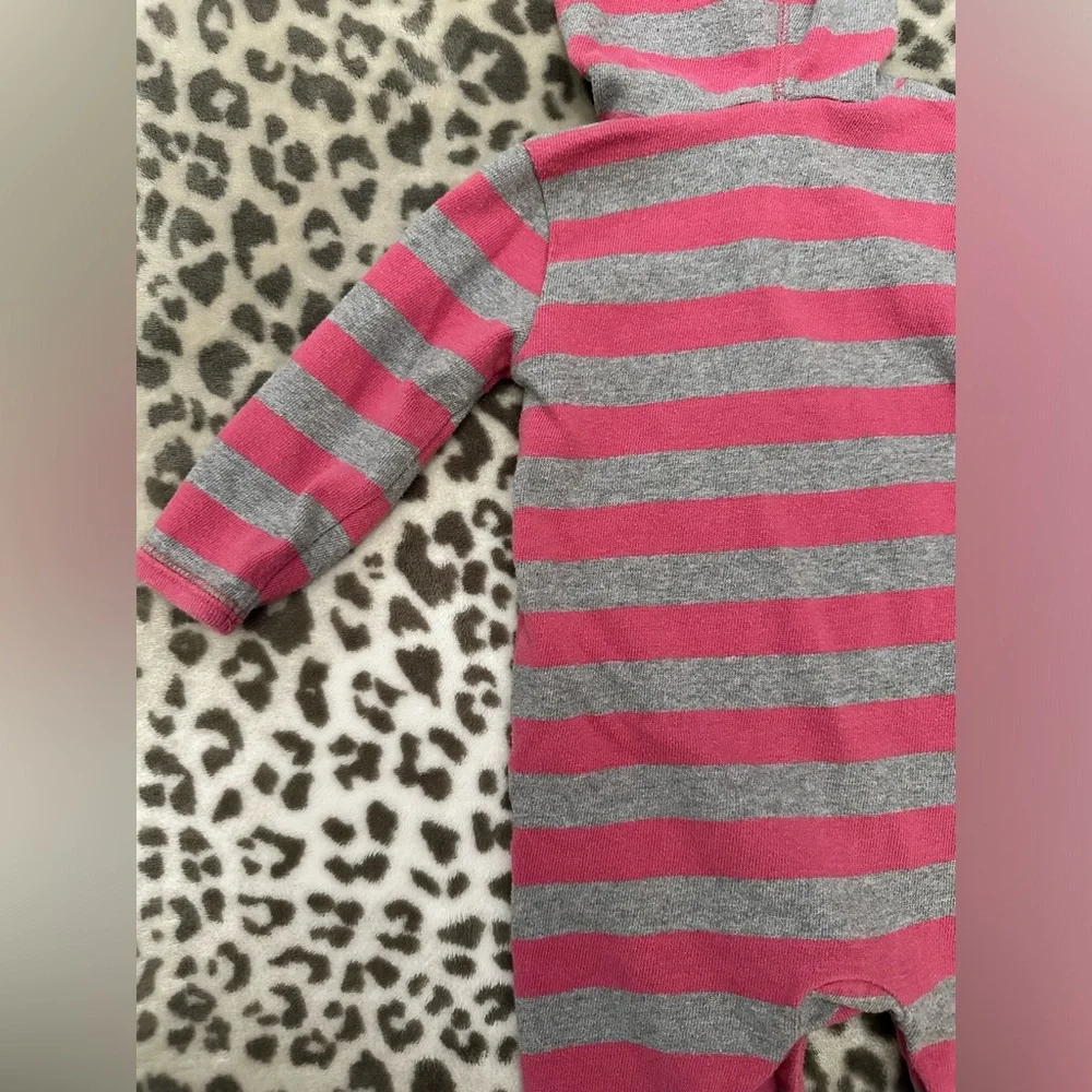 Old Navy Henley Striped Hooded One-Piece Heathered Gray Pink Size 12-18 months